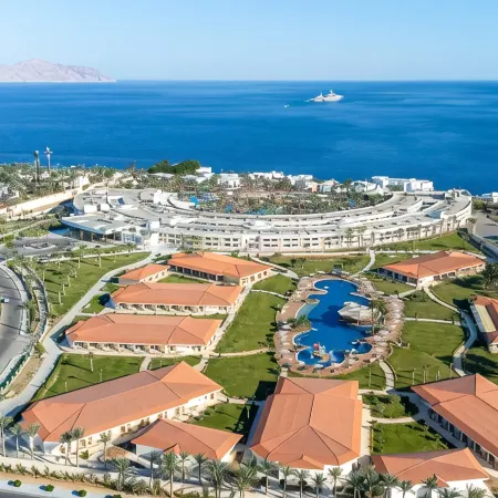 Pickalbatros Golf Beach Resort - All Inclusive Отели рядом с достопримечательностью «Шаркс-Бэй»