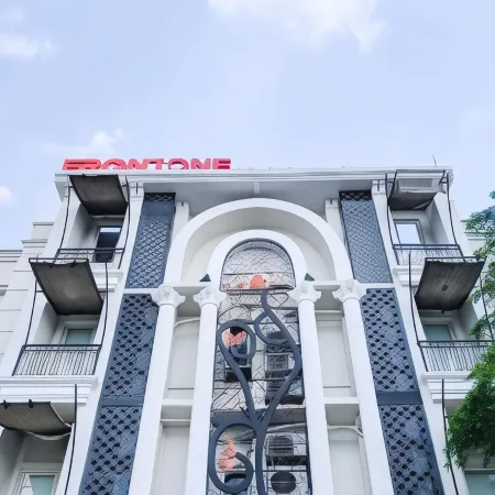 Front One Boutique Karawang