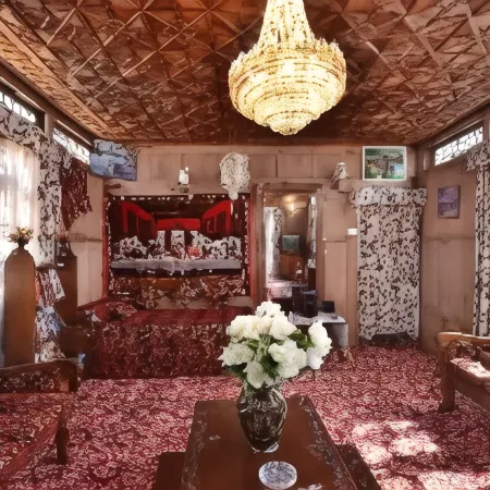 Golden Hopes Group of Houseboats