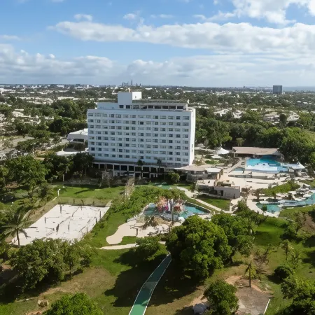 Hotel Deville Prime Salvador Отели рядом с достопримечательностью «Пляж Итапуа»