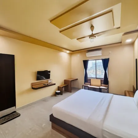 Hotel Decent Somnath