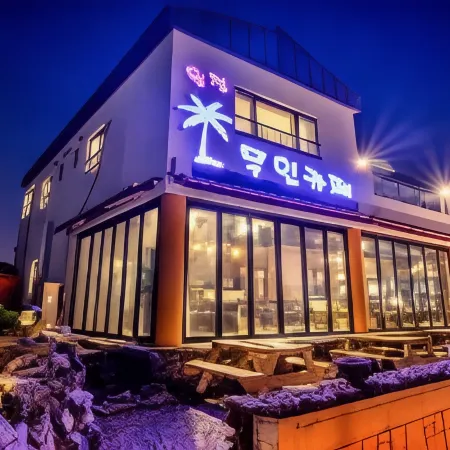 Jeju Woljeongri Pungcha Pension Отели рядом с достопримечательностью «Пляж Джимйонг»