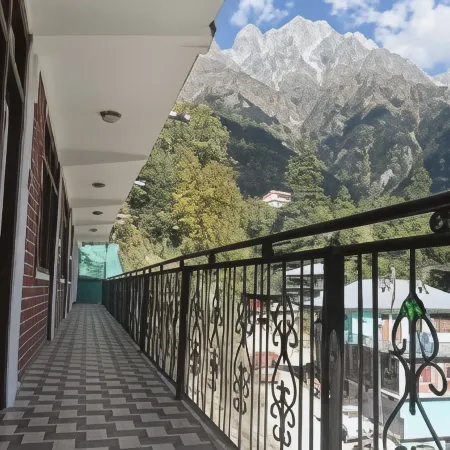 Hotel Sangla Retreat