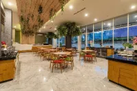 Ascent Hotel & Cafe Malang - Aamiainen