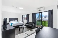 Central Brunswick Apartment Hotel - internet