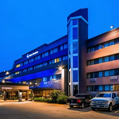 Best Western Cedar Park Inn Hotels near Whyte Avenue