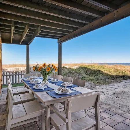 NEW: Oceanfront Luxury Home l Beachfront Deck, Patio l Hot/Cold Outdoor Shower