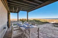 NEW: Oceanfront Luxury Home l Beachfront Deck, Patio l Hot/Cold Outdoor Shower
