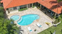 Luxury Villa w/ pool and jacuzzi! - Villas