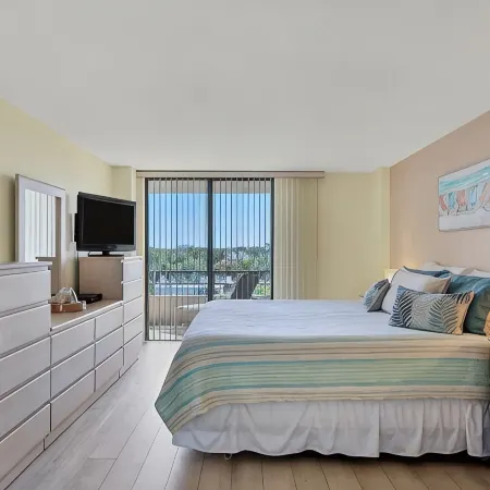Private Beach Access - Siesta Key 2 BD/2Bath Condo - New Furnishings!