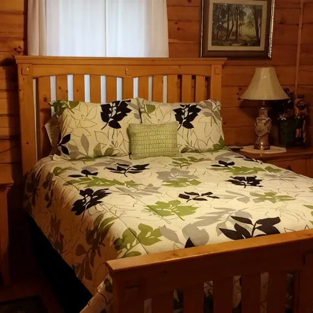 BIG ROCK LOG CABIN , Beside Natural Bridge/Red River Gorge