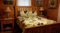 BIG ROCK LOG CABIN , Beside Natural Bridge/Red River Gorge - balcony