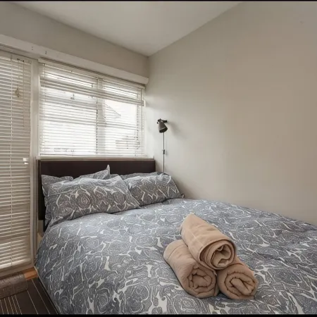 Shirley Apartments, Cozy Studio, 10 Min Drive to City Centre and Cruise Ship Terminals