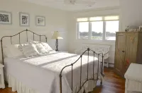 Spectacular Waterfront Cape Cod Home, Oceanfront And Beach,AC,Deck,Grill,Hot Tub - 4성급