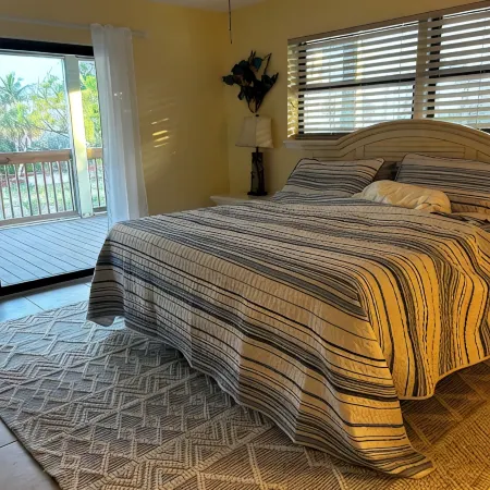 Private Beach Access Steps Away,  Pool, Outdoor Bar, 2 Golf Carts, 360 Views. Hotele w: Captiva