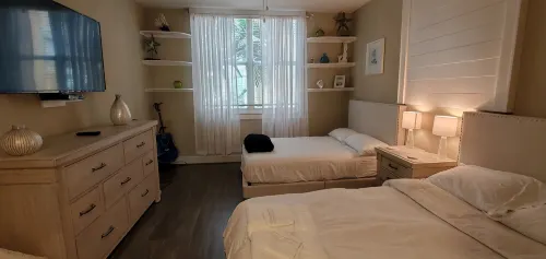 Resort Style Living 5 minutes from the beach - Wifi
