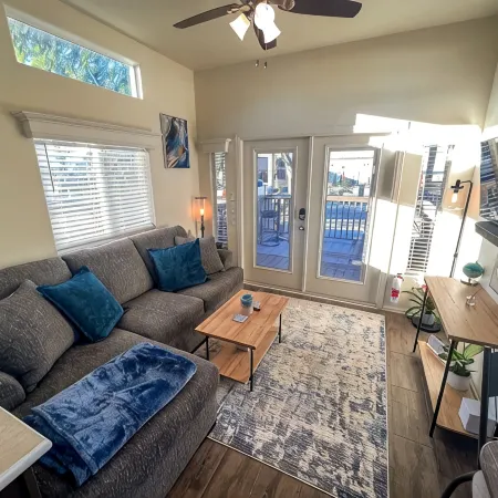 Stylish Oasis Tiny Home Pool Hot Tub Pickleball Bullhead City 10 min to Laughlin