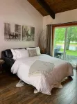 Townhouse in Private Lakeside Community - Boutique