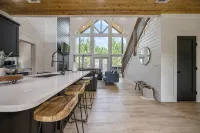 Relax and Unwind, Hot Tub under the Stars, Firepit, Sleeps 8 - Chalets