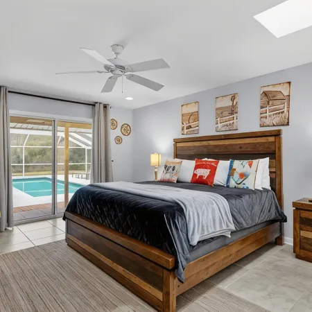5Br UF Family Retreat with Private Pool, Pond, Game Room – Sleeps 10