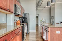 Spacious Downtown Owosso Loft - Wifi