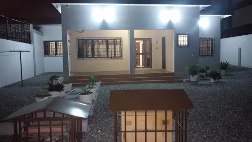 Marrets International Villa -  Casas de vacaciones