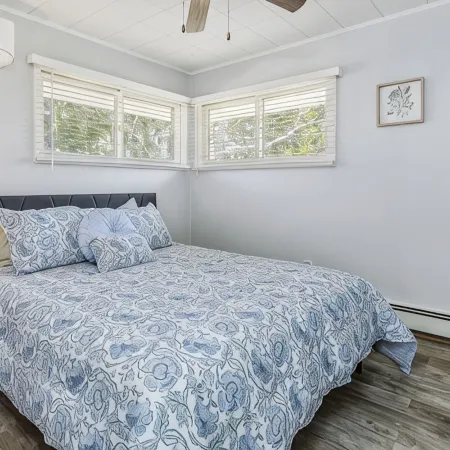 Lake Shore Luxury- 4-bedroom house in charming Escanaba with AC, WiFi. Book now Отели в г. Эсканаба