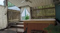 Cabin in Ouachita mountains with hot tub and great views! - Chalets