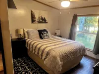 Spacious cabin right on the lake, perfect for your next family vacation! - Chalets