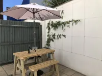 Cosy cottage, short walk to beach and restaurants