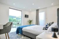 Hilltop Villa with Breathtaking Mountain Views - Sauna & Pool Hotel di 