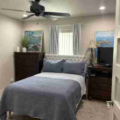 Spacious Huge Deck Downtown Family Friendly Rooms