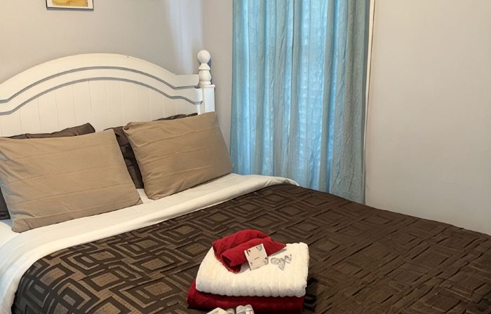 Lovely Three bedroom home and backyard
