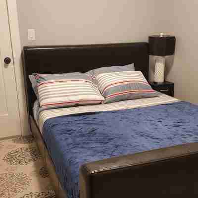 Pleasant 1 Bedroom Private Suite in the Meadows Rooms
