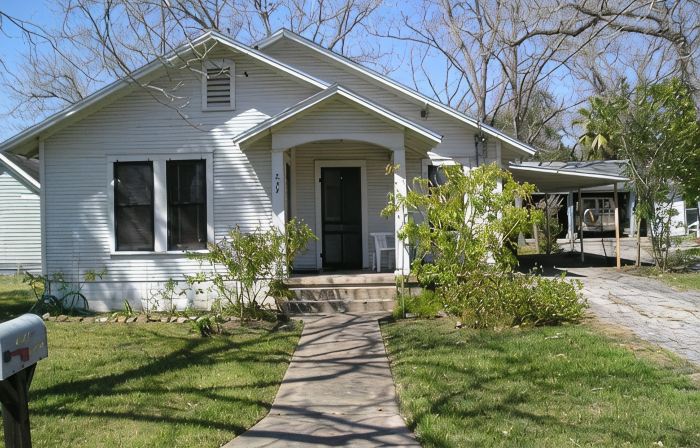 The Barta bungalow in Shiner