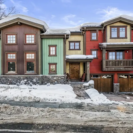 Entire Large Home- Luxe, Walk to Lift & Town! Game Room, Hot Tub