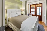 Gulf Side in RB-   Beach Access - 2 Min to Beach or Town- Bikes- Amsler Cottage - 5-Star