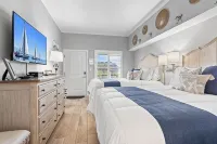 Oceanfront: The Seabatical Suite at Bridgewater Resort / Litchfield By The Sea - Boutique