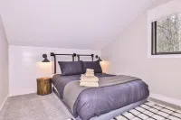 Cozy 4 BR Waterfront Retreat Near Bike Trails!  Pontoon Available! NEW LISTING
