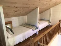 Charming Historic Mackinaw City Cottage - Homestays
