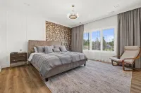 Luxury Lake Geneva House, Heated Pool, 2 Hot Tubs, Sauna, Fire Pit, Photo Zone - WiFi