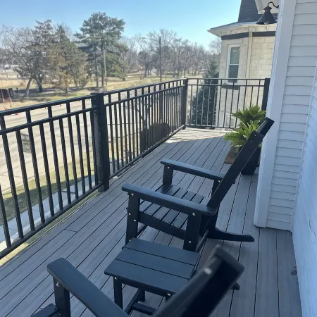 Thompson House #3-Overlooking City Park. Walk to Campus, Aggieville & Downtown