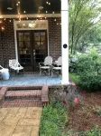 Amazing condo located one block from the square & walking distance to The Grove - Homestays