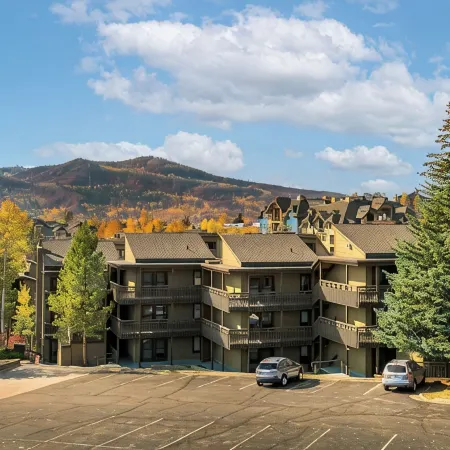 Hot Tub-Pool - 5 Min Walk to Base+Free Ski Shuttle