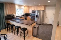 CLEAN, easy checkout. Close to downtown Bozeman, hiking, skiing, and MSU. - 4-Star