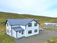 Lindarhóll Guesthouse - Pensions