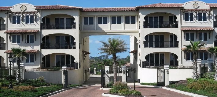 Luxurious, peaceful beachfront condo minutes from St Augustine and Daytona Beach フラッグラー・ビーチのホテル