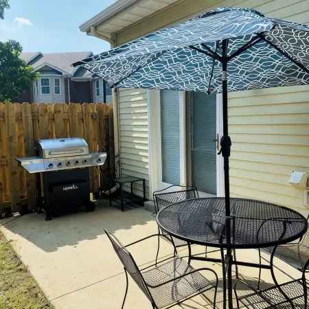 Southern Charm - 2Br - BBQ - Walk to Kroger Field