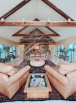 M'Walimu 4 Br w/ Pool, Farm Stay- Flower Farm, Goats, Pigs, Disc Golf! - 4-Star