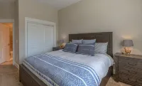 Modern Victor Town Home with Hot Tub and AC - Wi-Fi